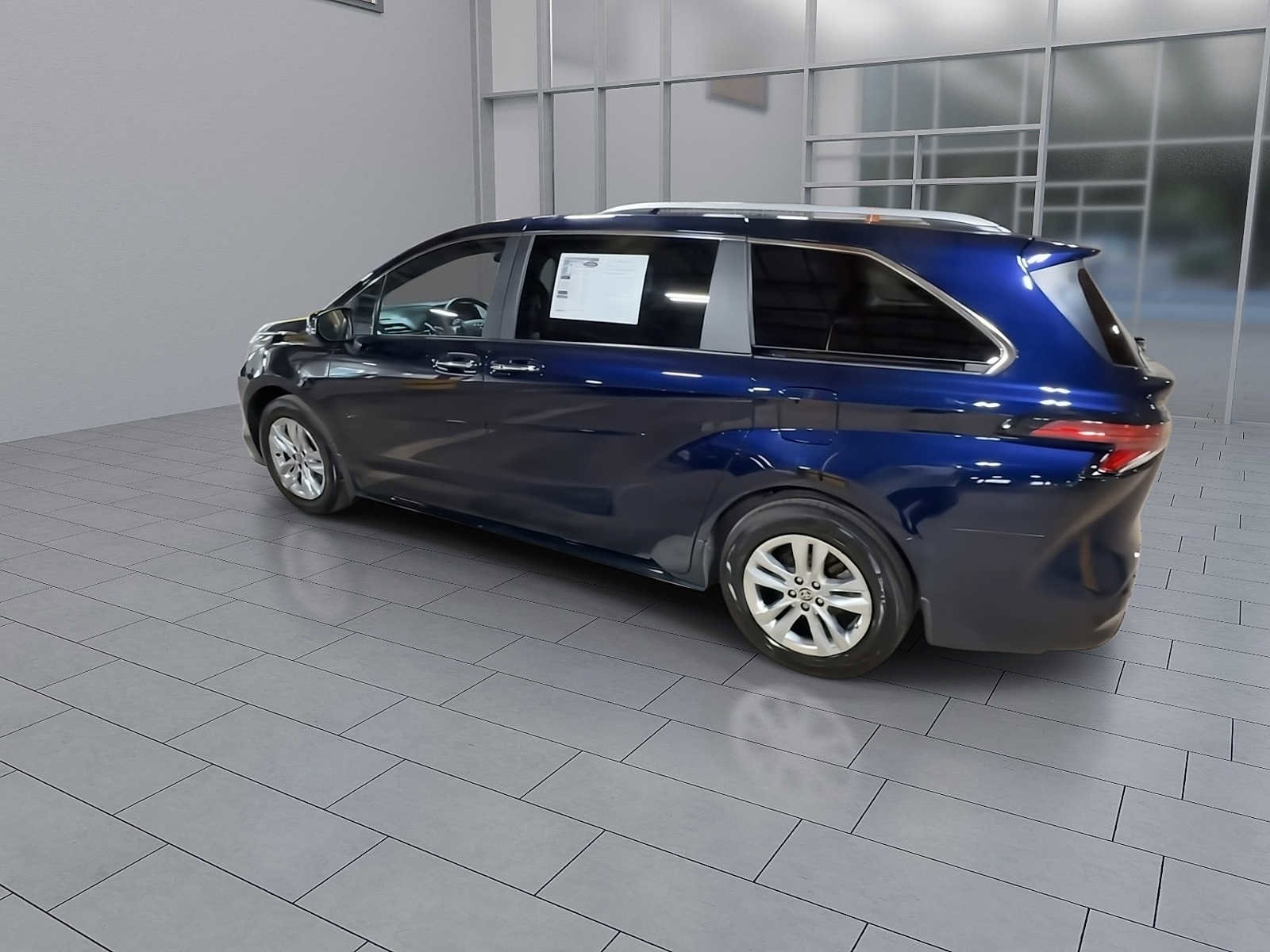 Thumbnail: 2023 Toyota Sienna - 6
