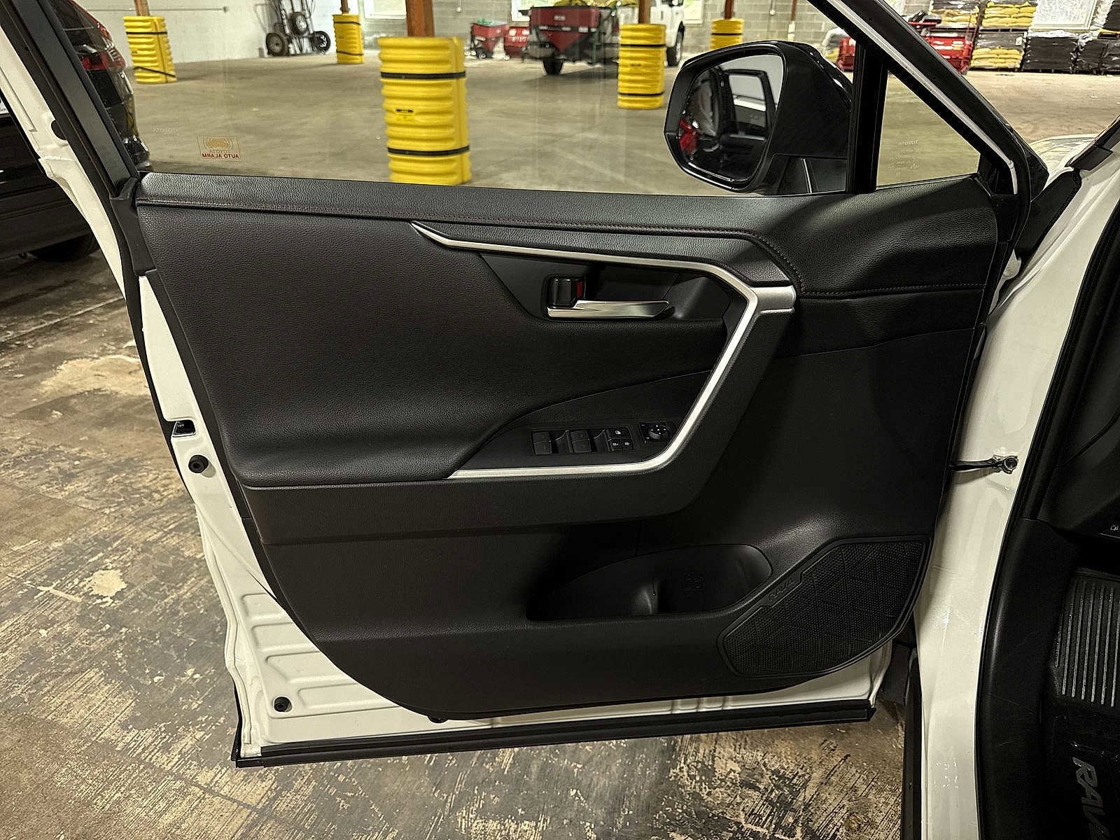 Thumbnail: 2022 Toyota RAV4 - 30