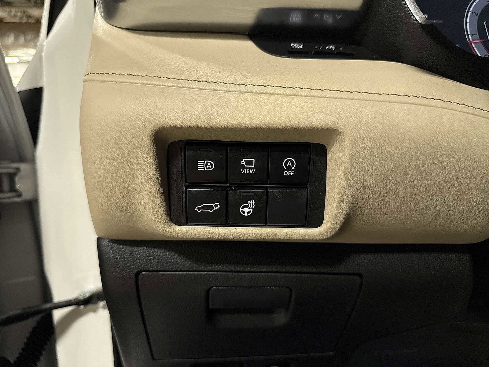 Thumbnail: 2023 Toyota Highlander - 32