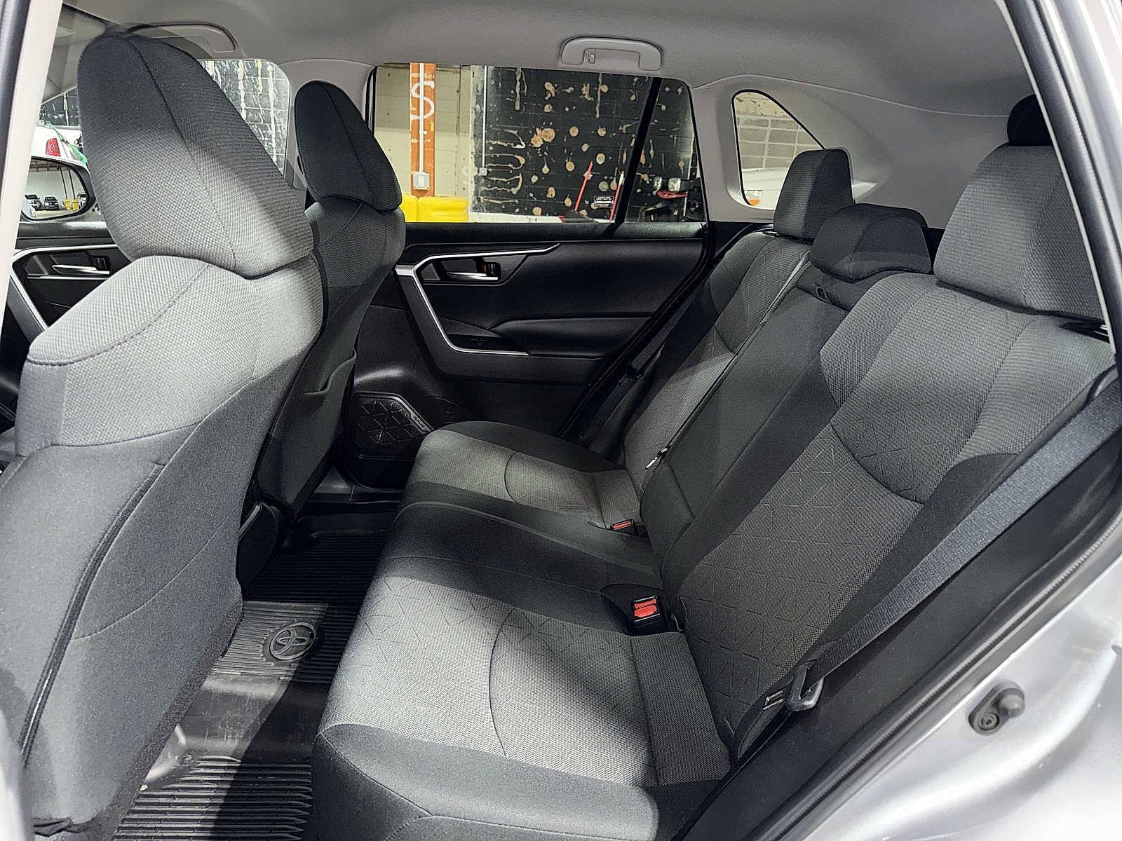 Thumbnail: 2022 Toyota RAV4 - 17