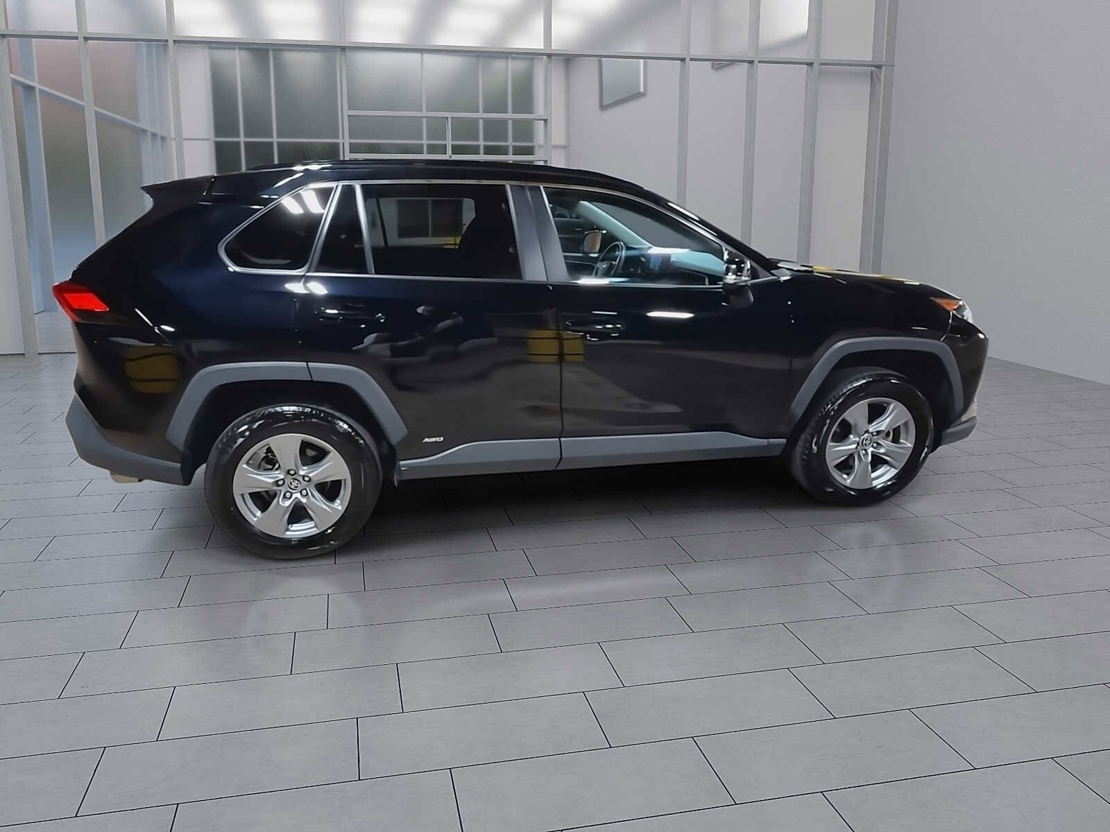 Thumbnail: 2022 Toyota RAV4 - 9