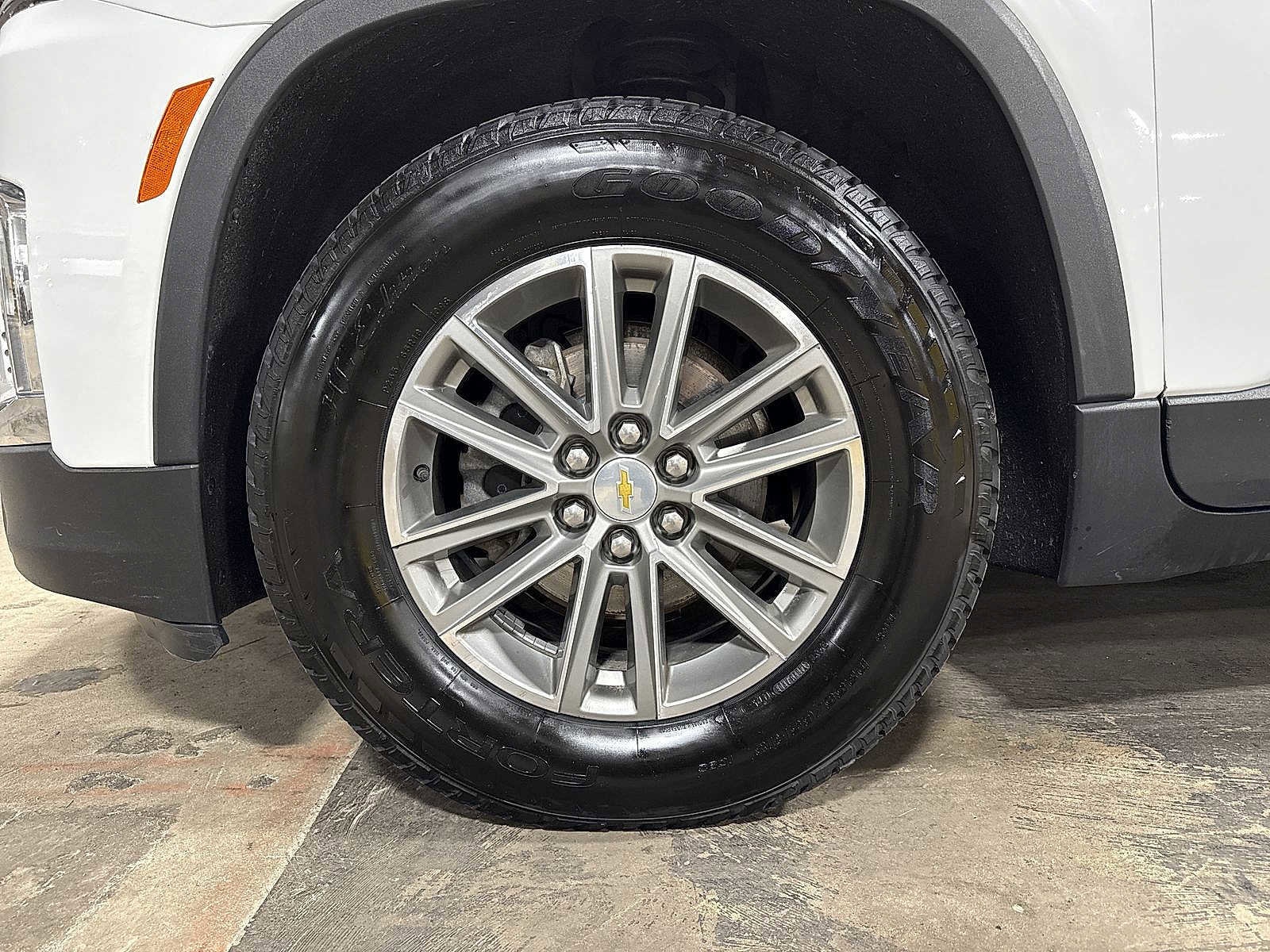 Thumbnail: 2023 Chevrolet Traverse - 10