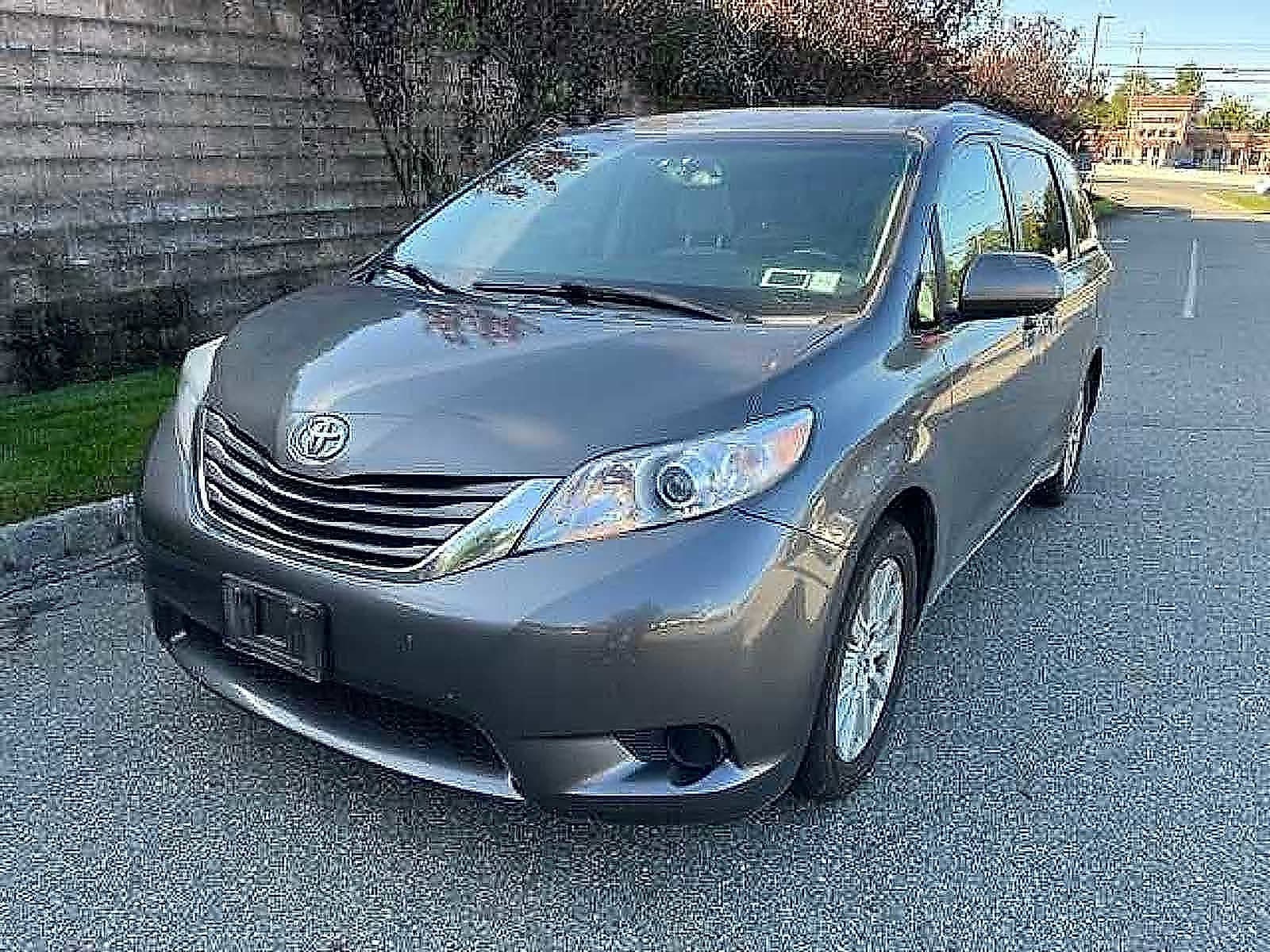 2017 Toyota Sienna LE -
                  Ramsey, NJ