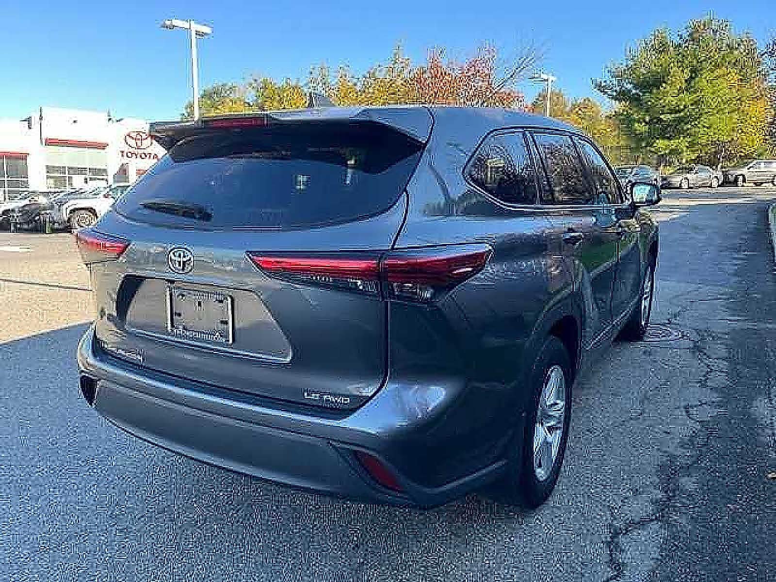 Thumbnail: 2022 Toyota Highlander - 4