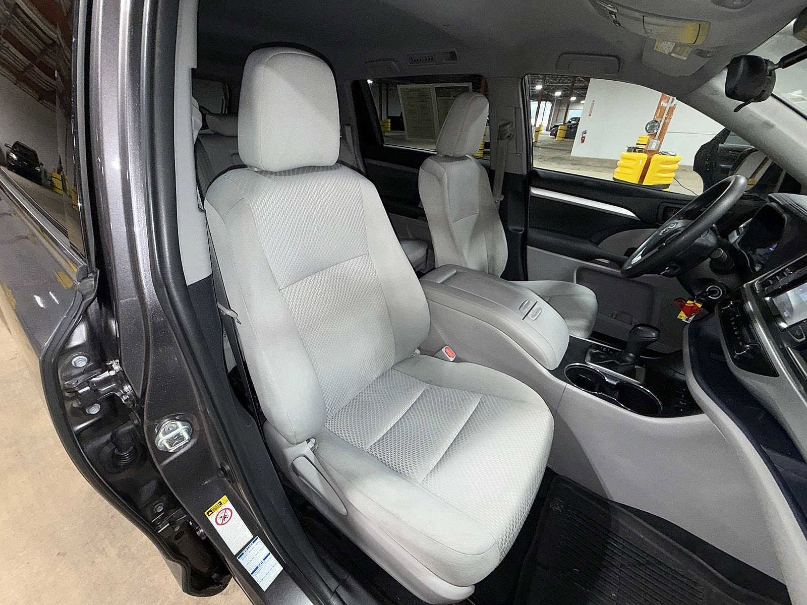 Thumbnail: 2019 Toyota Highlander - 16