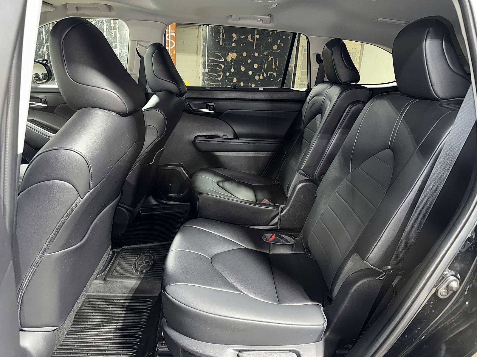 Thumbnail: 2023 Toyota Highlander - 17