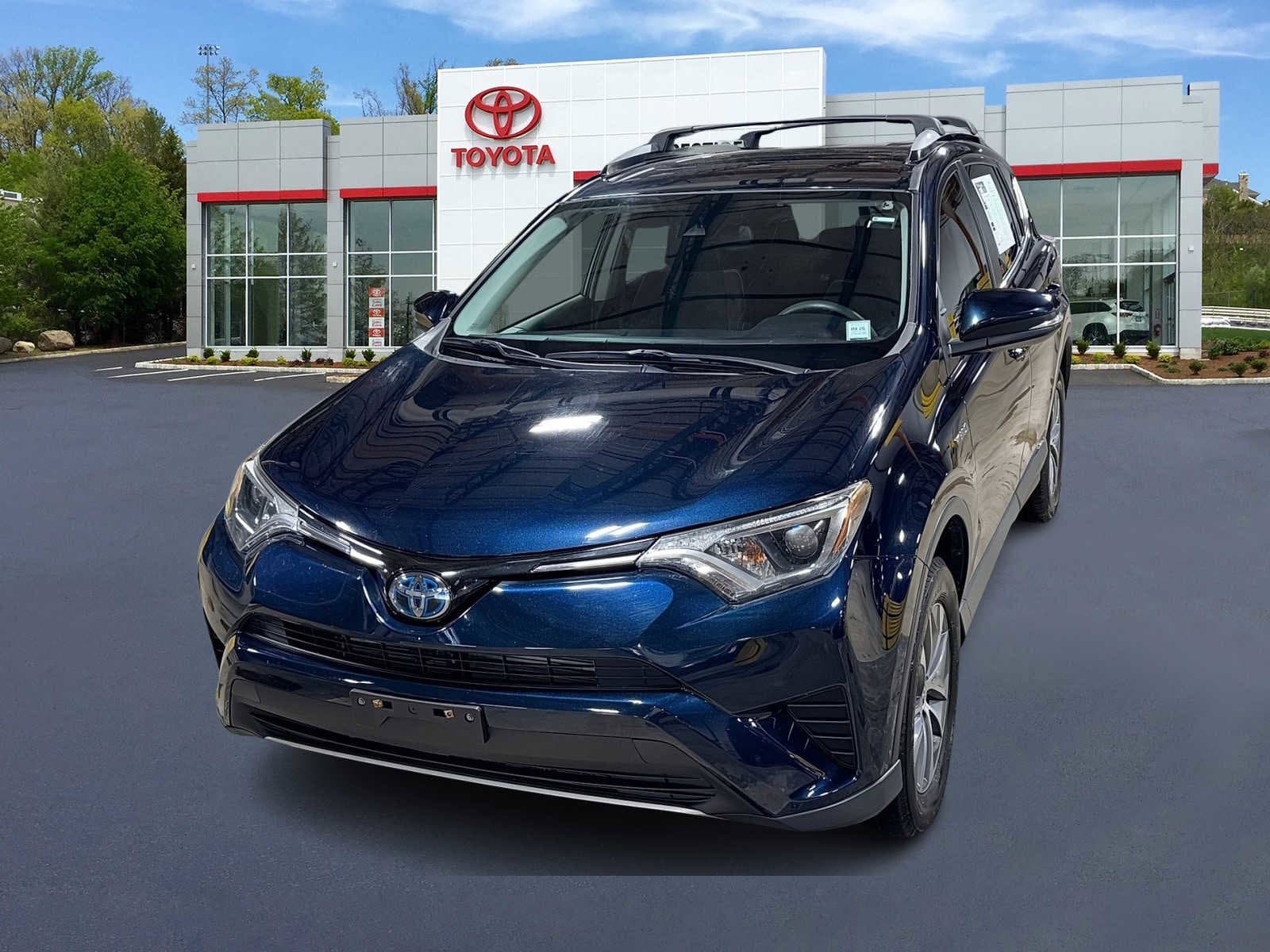 Thumbnail: 2018 Toyota RAV4 - 1