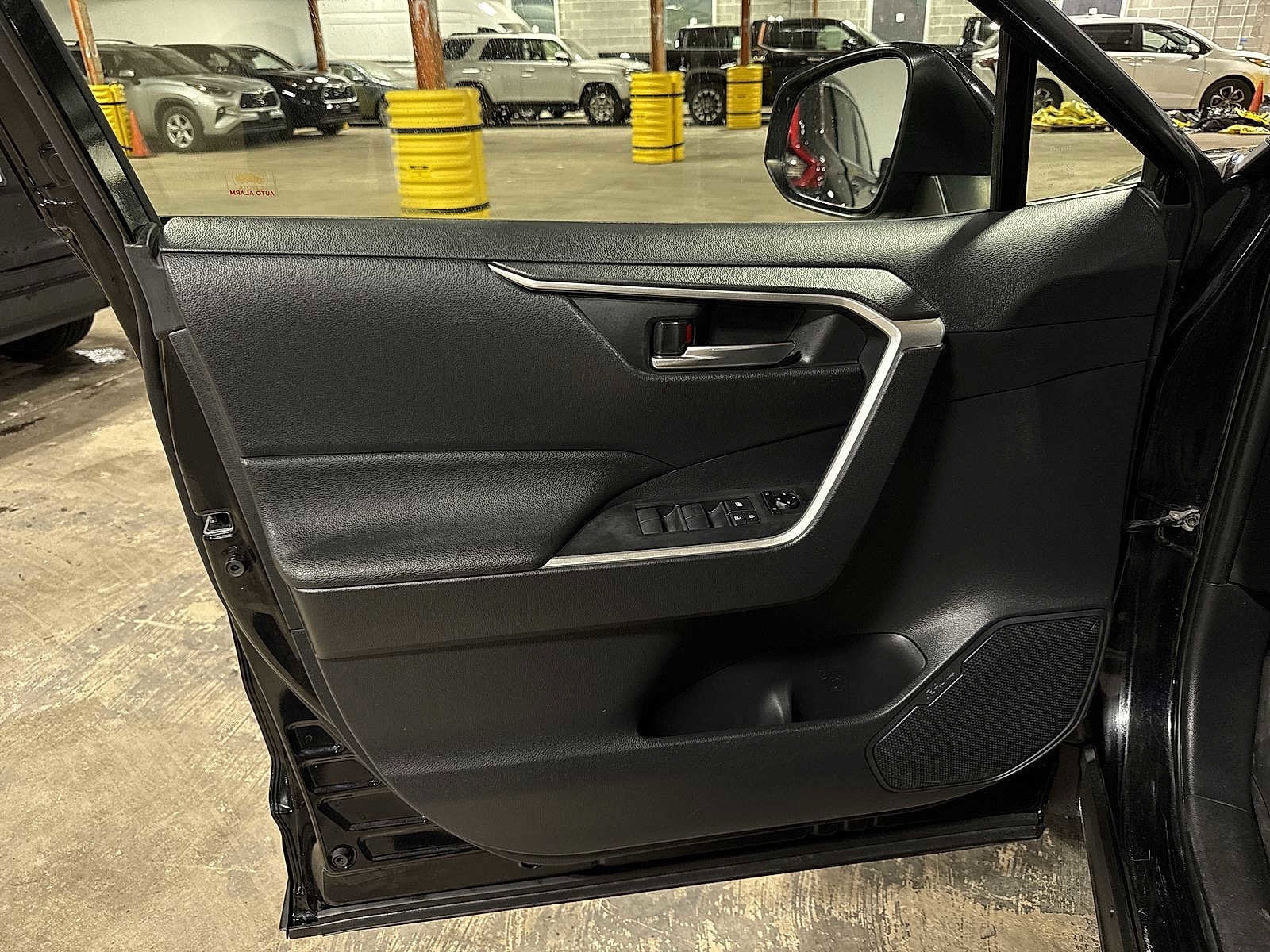 Thumbnail: 2019 Toyota RAV4 - 30