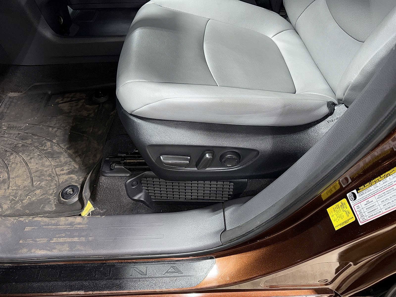 Thumbnail: 2023 Toyota Sienna - 25