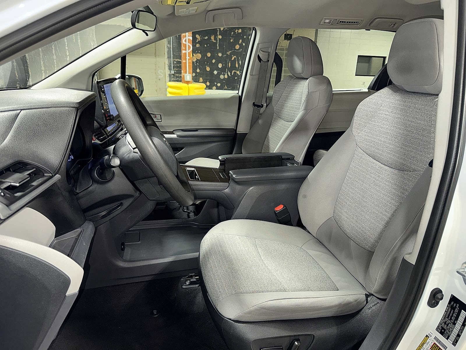 Thumbnail: 2022 Toyota Sienna - 15