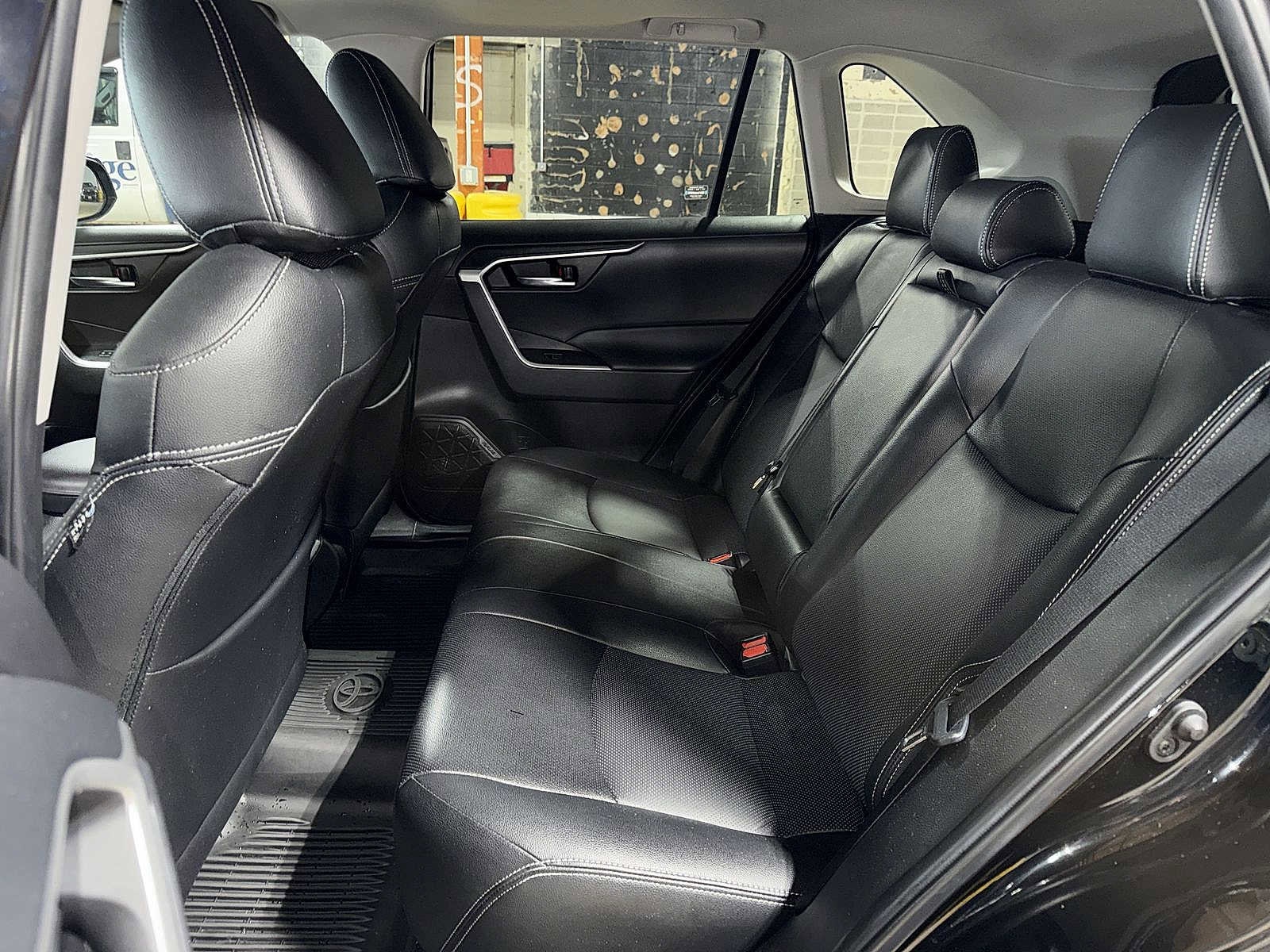 Thumbnail: 2022 Toyota RAV4 - 17