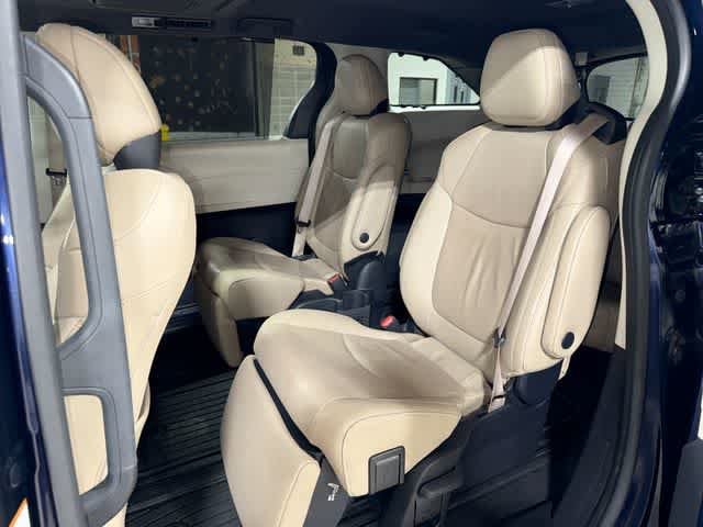 Thumbnail: 2023 Toyota Sienna - 17