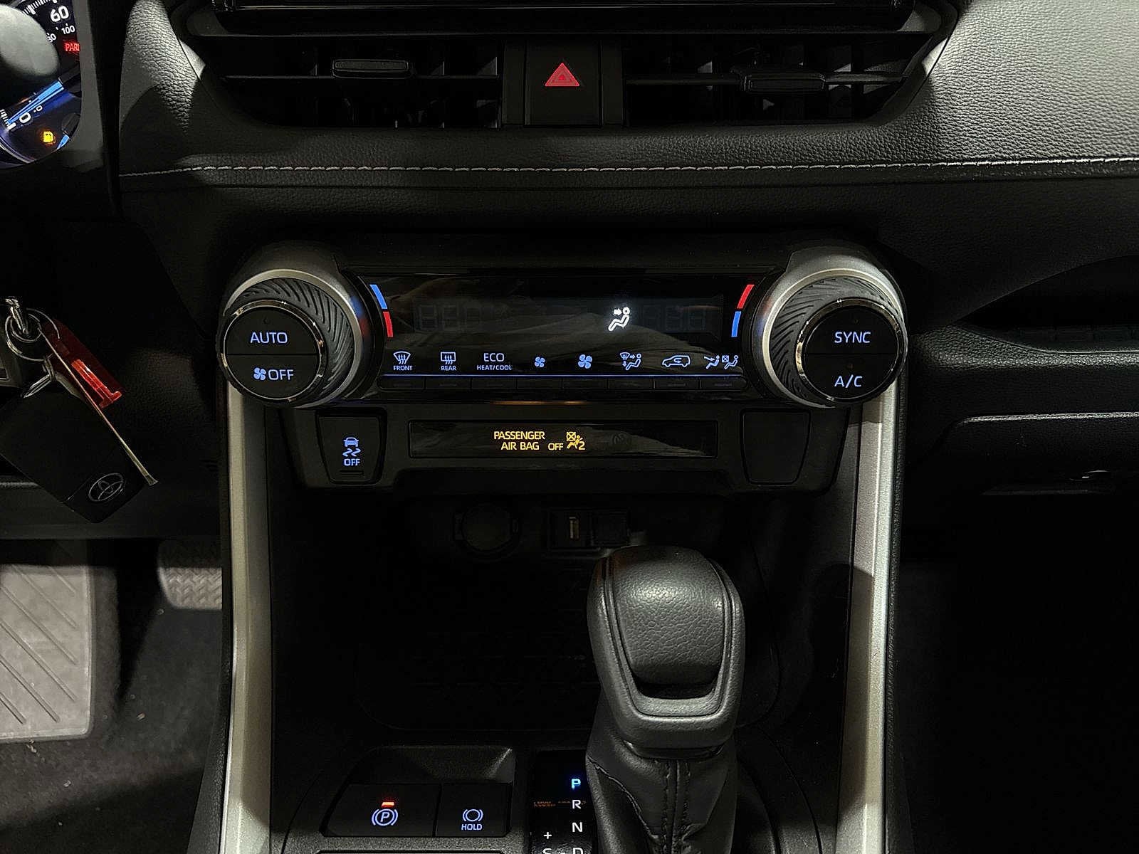 Thumbnail: 2022 Toyota RAV4 - 21