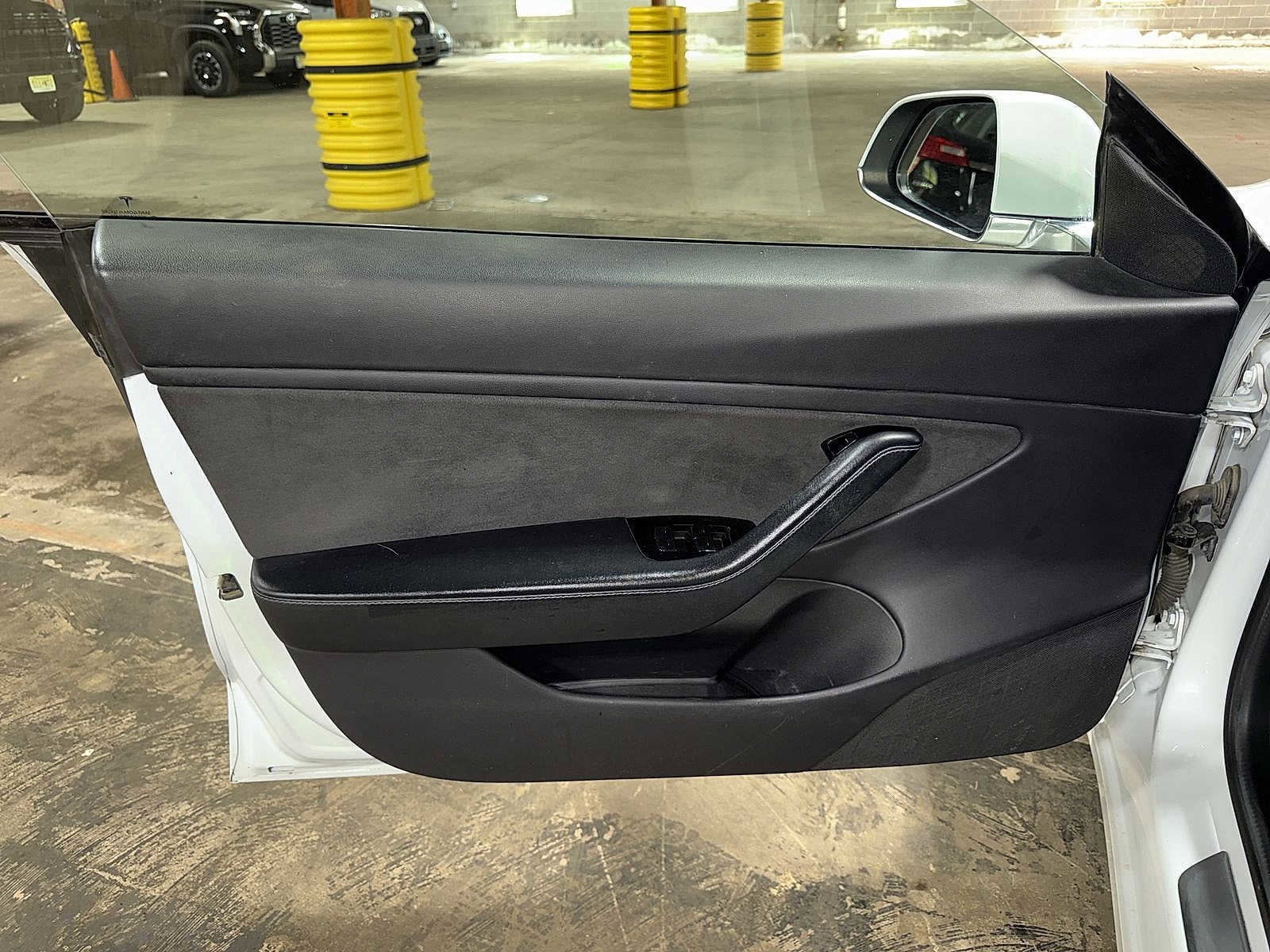 Thumbnail: 2019 Tesla Model 3 - 29