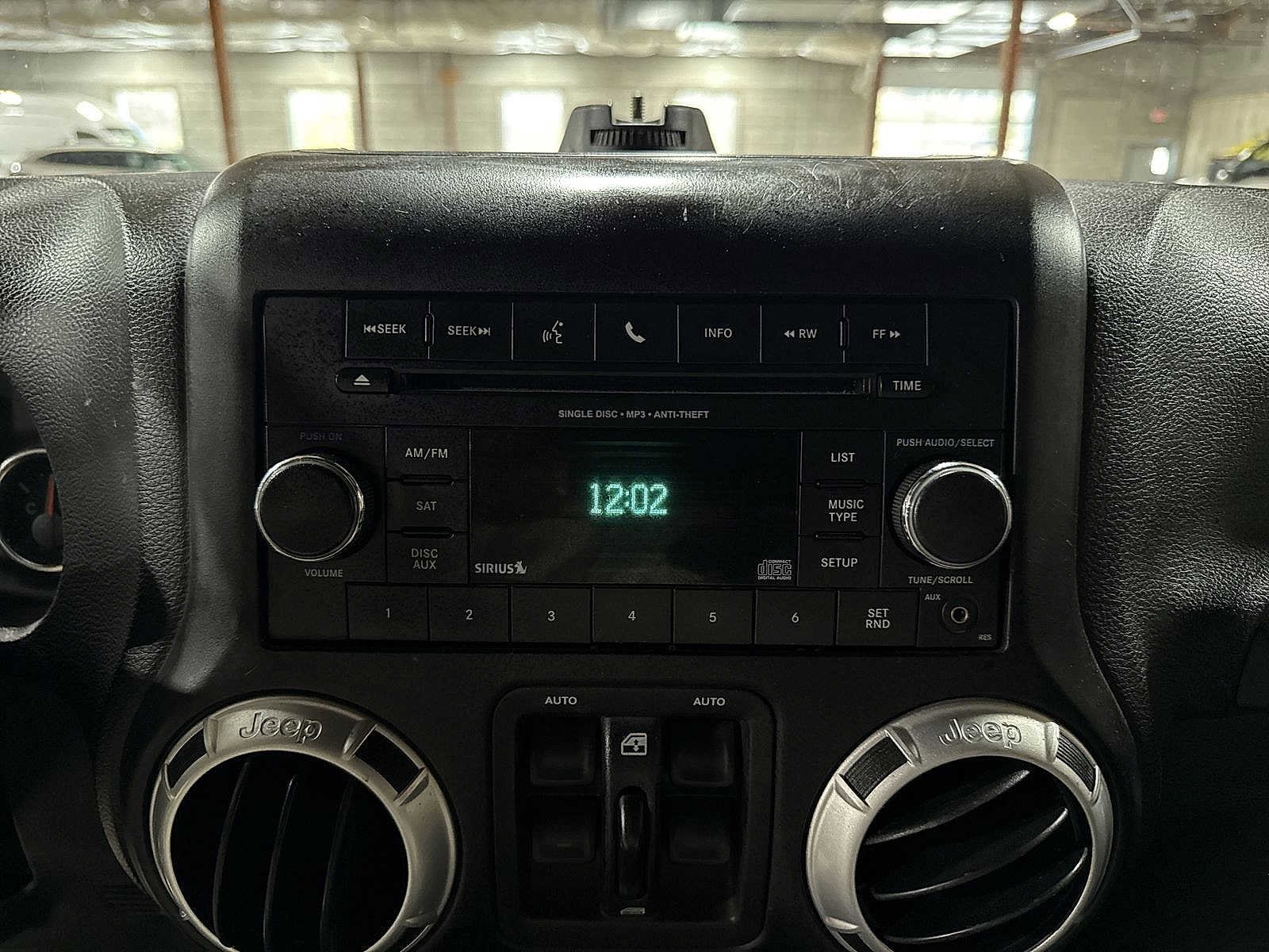 Thumbnail: 2015 Jeep Wrangler - 19