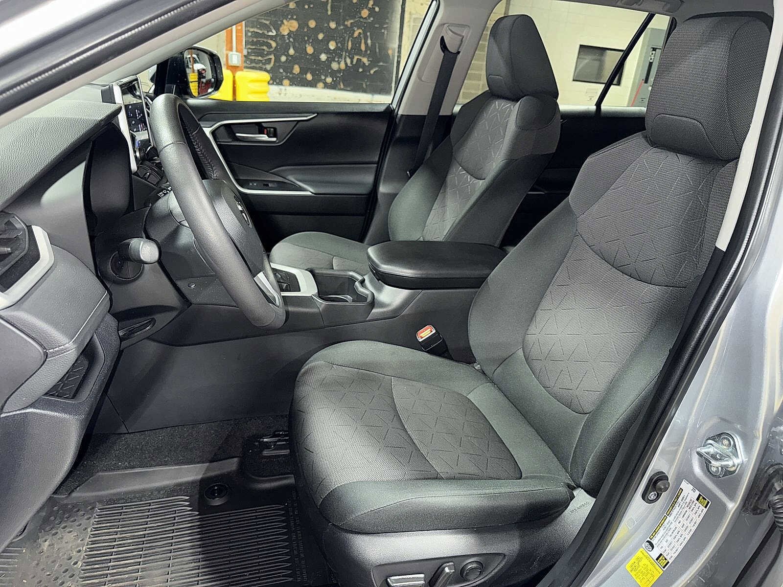 Thumbnail: 2023 Toyota RAV4 - 15