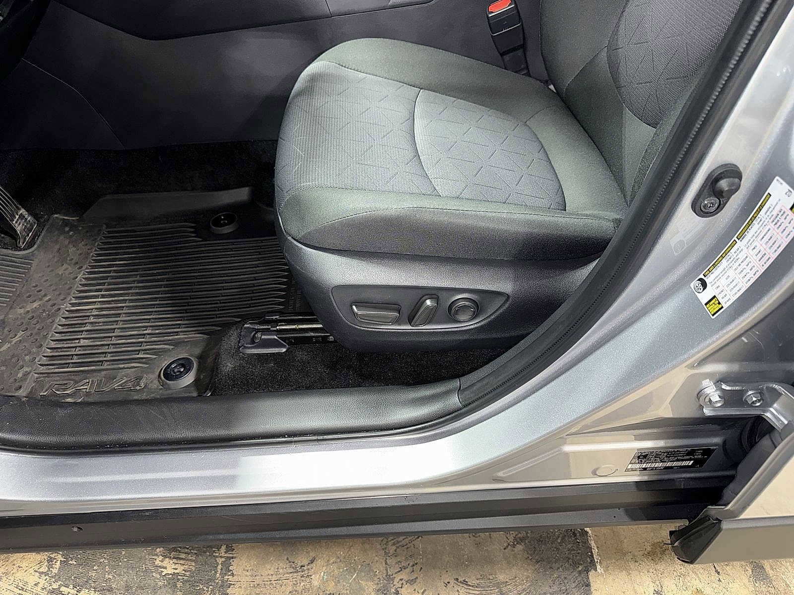 Thumbnail: 2025 Toyota RAV4 - 41