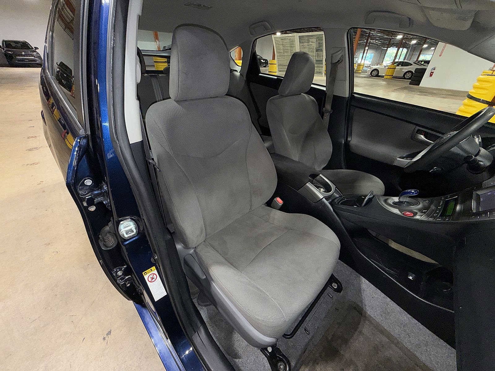 Thumbnail: 2015 Toyota Prius - 16