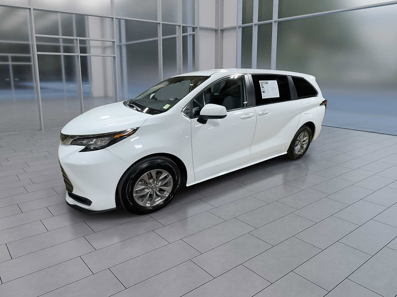 Thumbnail: 2022 Toyota Sienna - 4