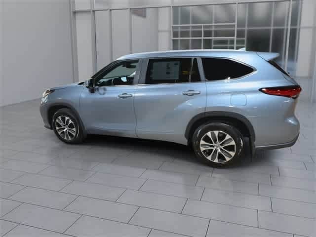 Thumbnail: 2023 Toyota Highlander - 6