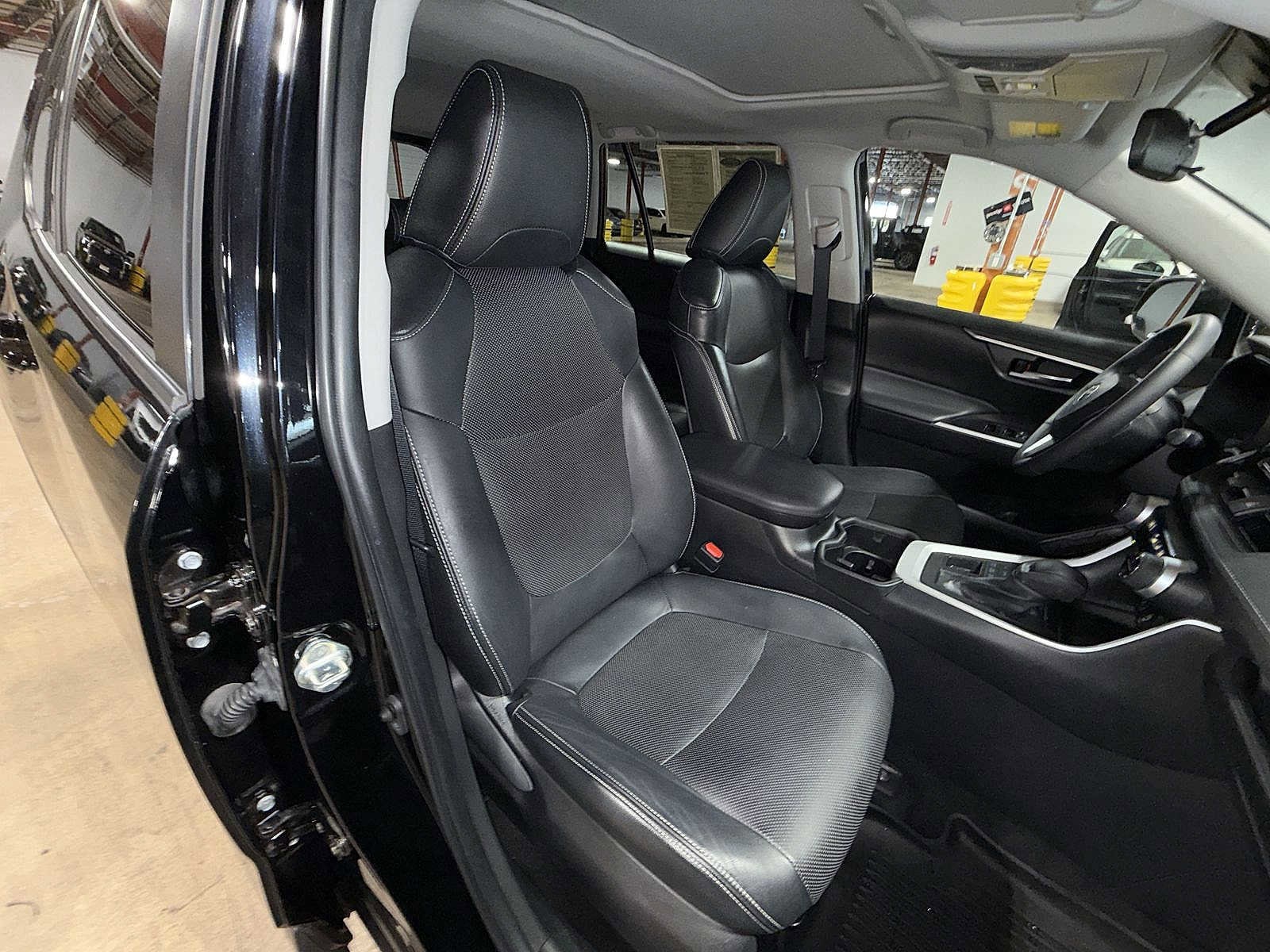 Thumbnail: 2022 Toyota RAV4 - 16