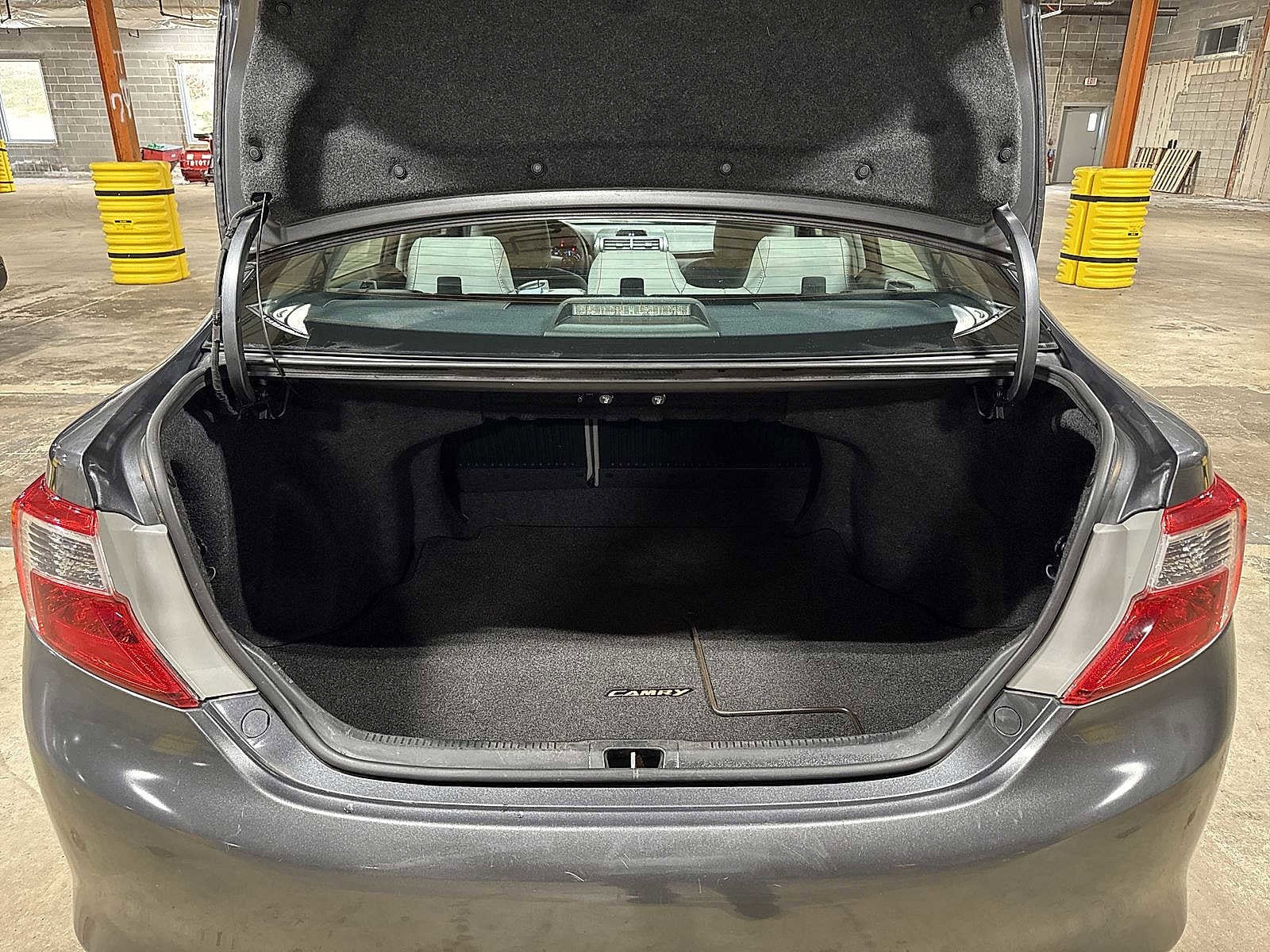 Thumbnail: 2012 Toyota Camry - 10