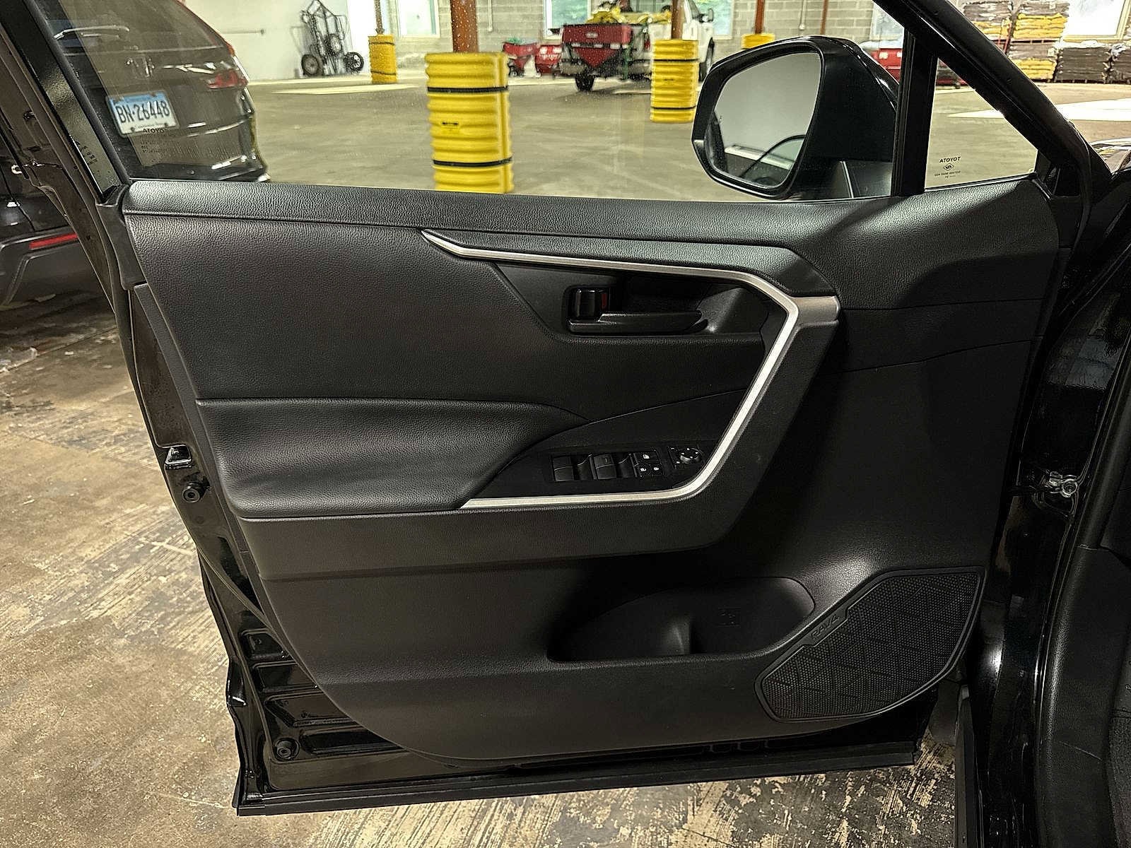 Thumbnail: 2021 Toyota RAV4 - 28