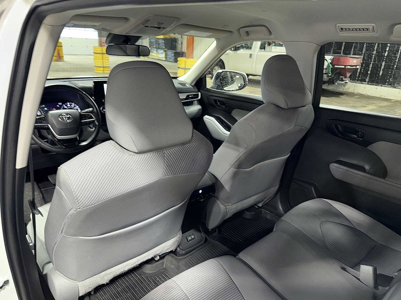 Thumbnail: 2023 Toyota Highlander - 30