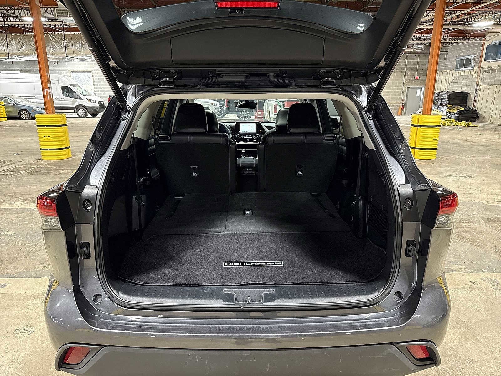 Thumbnail: 2023 Toyota Highlander - 11