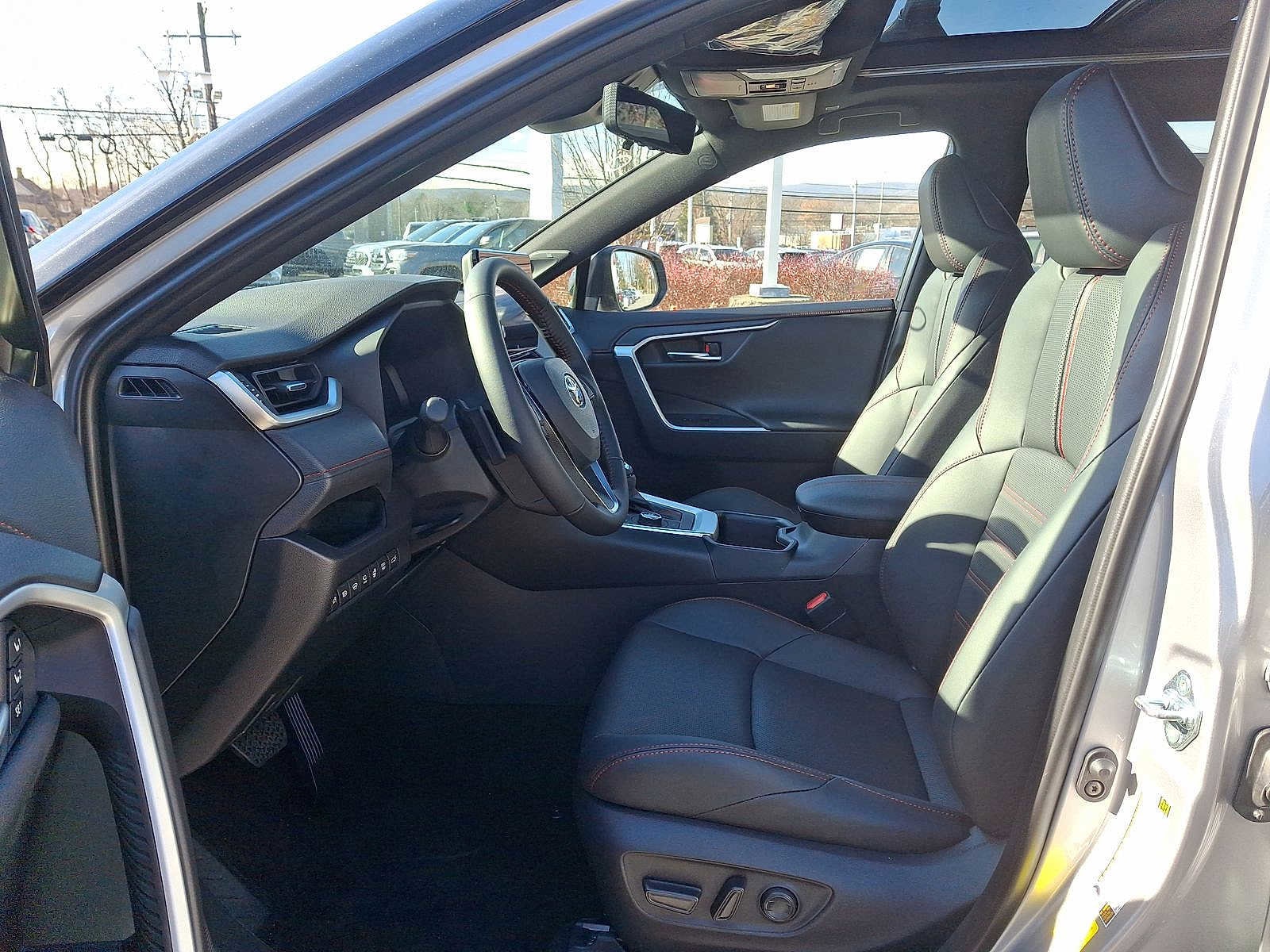 Thumbnail: 2025 Toyota RAV4 - 20