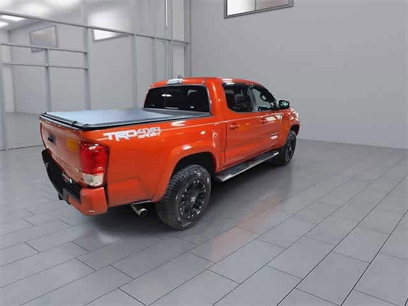 Thumbnail: 2018 Toyota Tacoma - 13