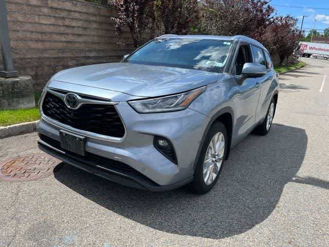2023 Toyota Highlander Limited AWD's photo