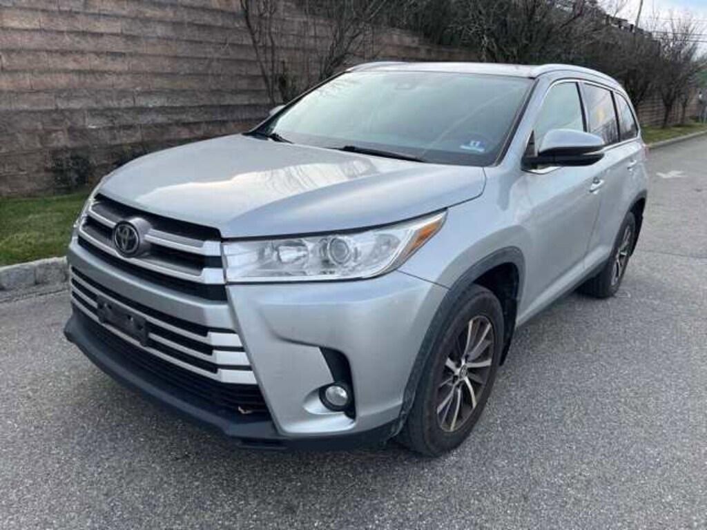 Used 2019 Toyota Highlander XLE V6 SUV