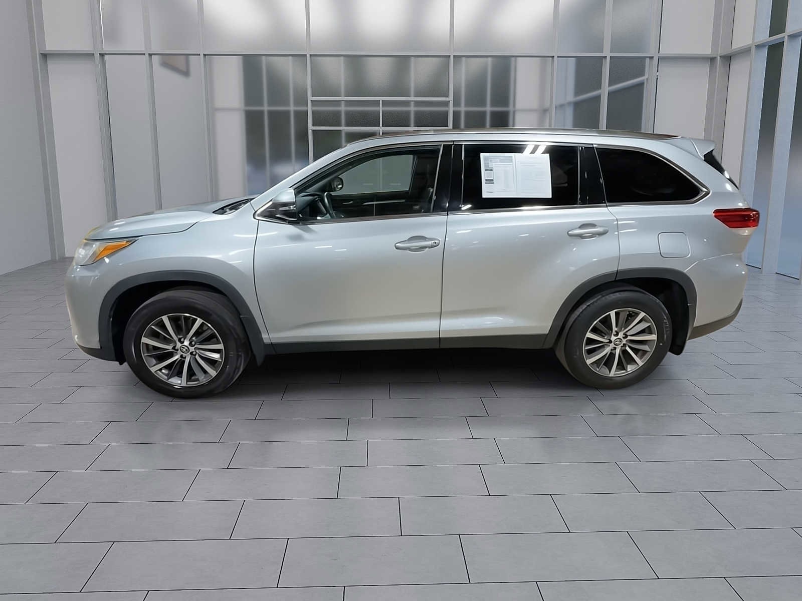 Thumbnail: 2019 Toyota Highlander - 5