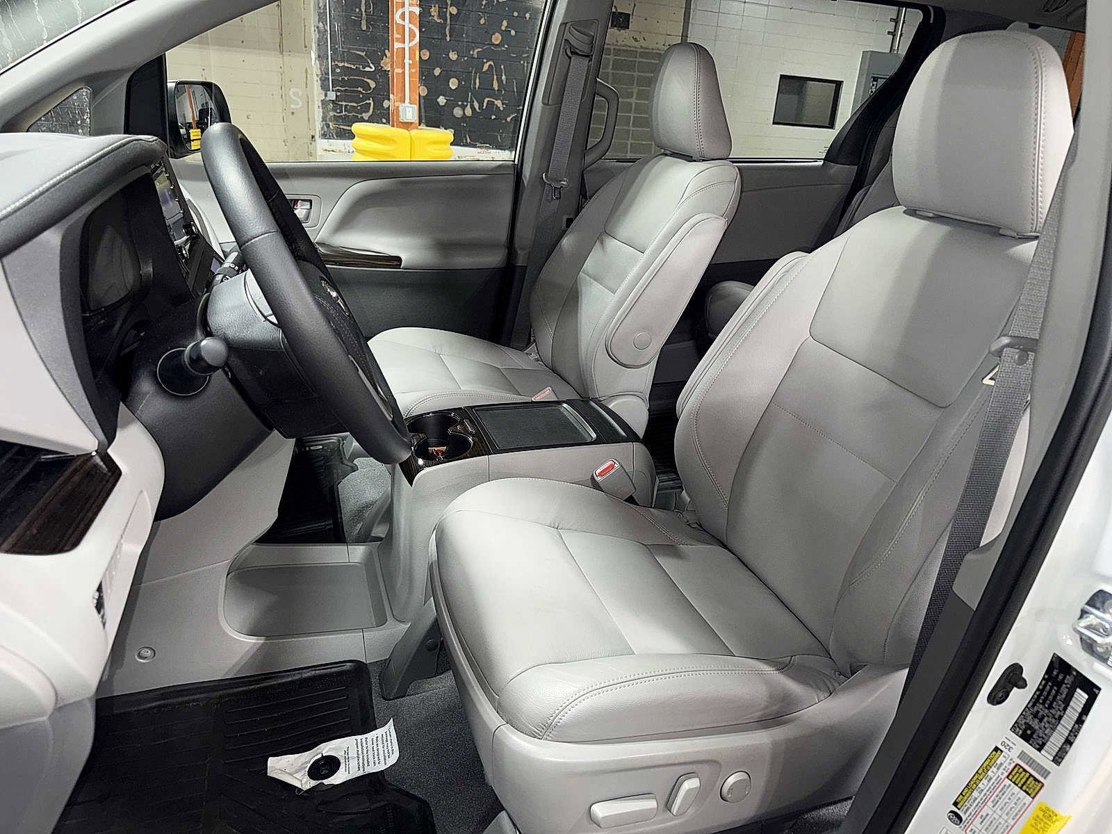 Thumbnail: 2020 Toyota Sienna - 15