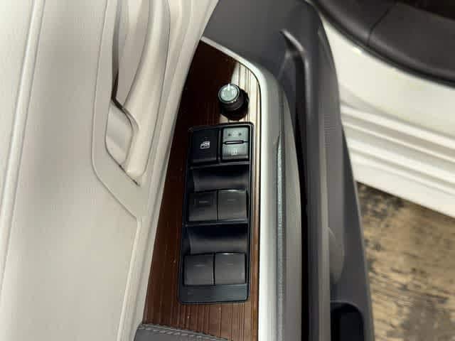 Thumbnail: 2022 Toyota Sienna - 23