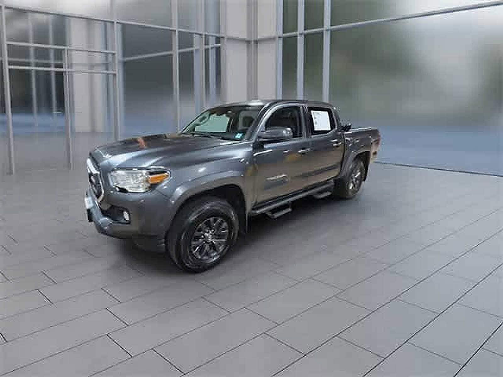 Thumbnail: 2022 Toyota Tacoma - 6