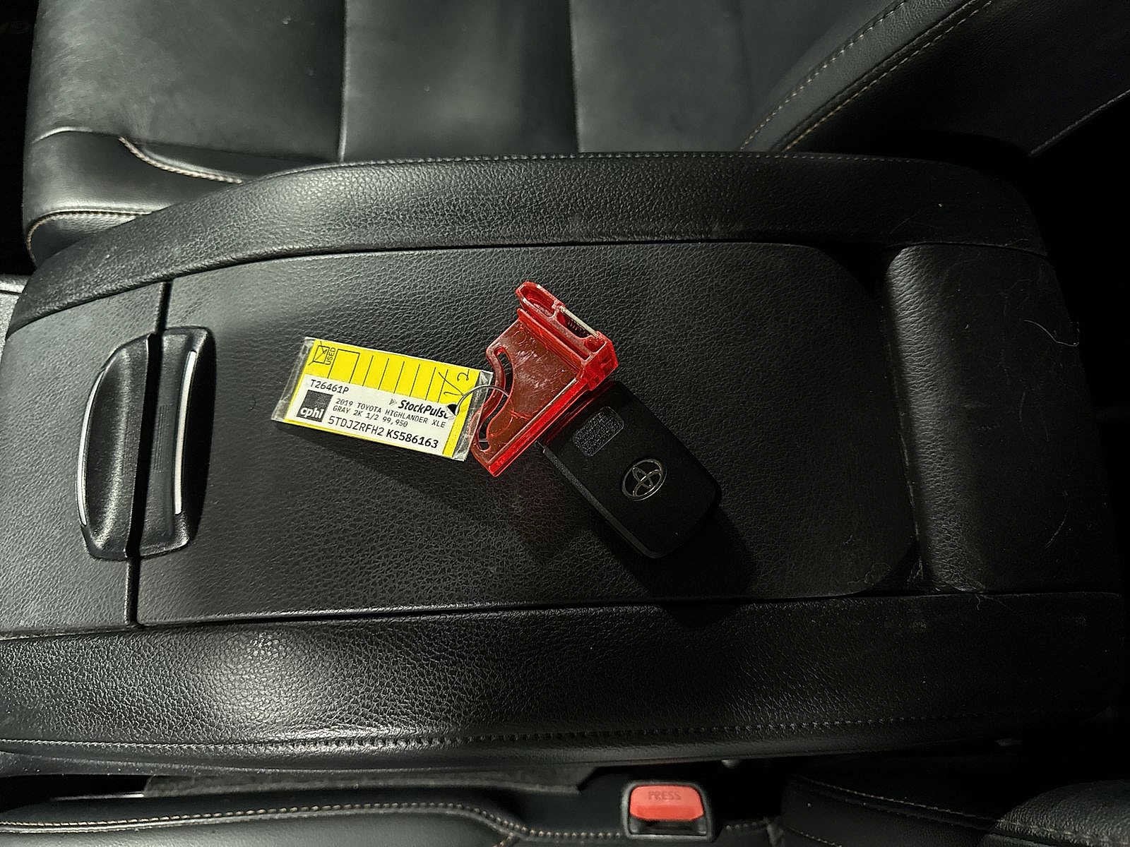 Thumbnail: 2019 Toyota Highlander - 35