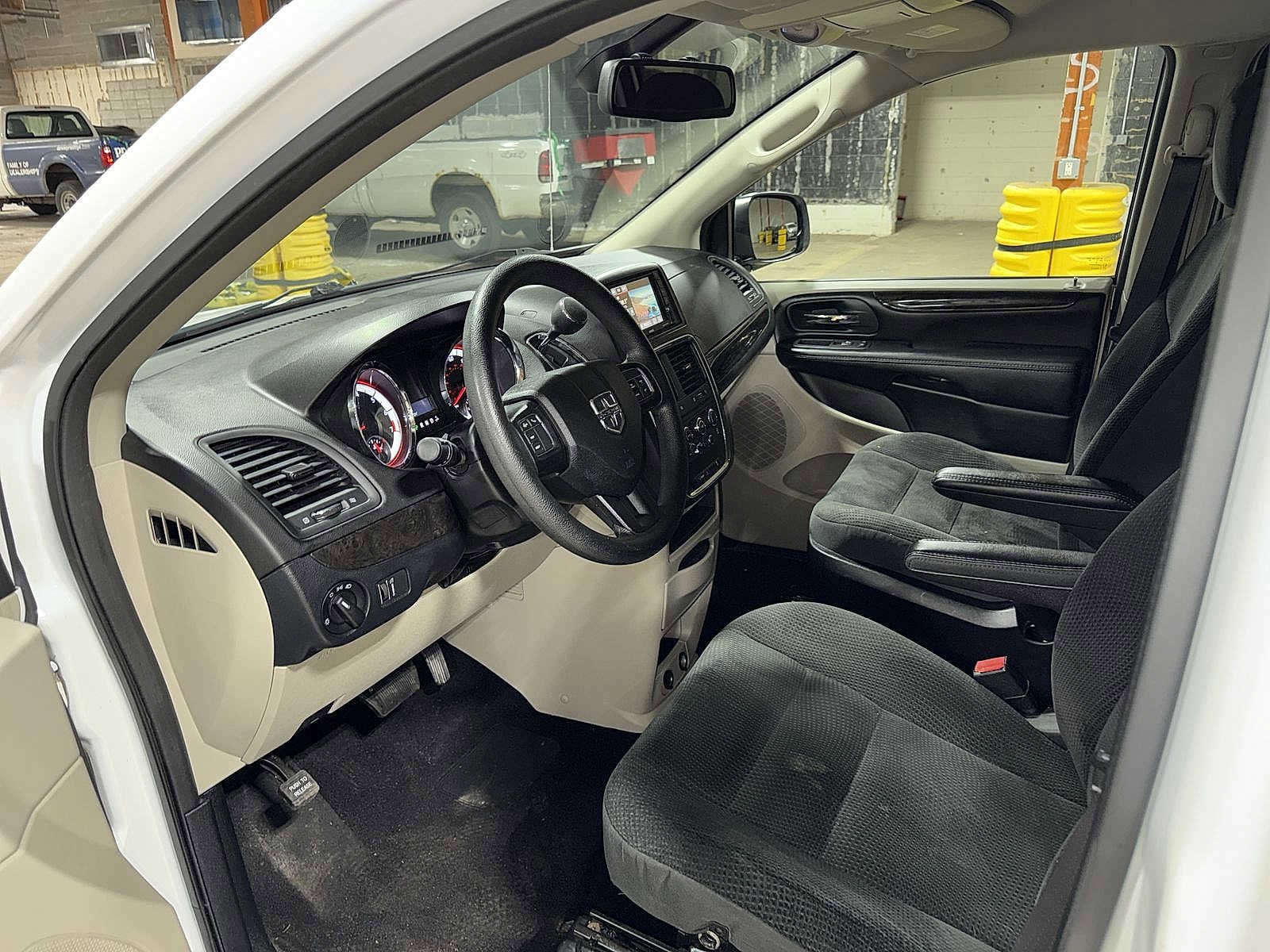 Thumbnail: 2019 Dodge Grand Caravan - 27