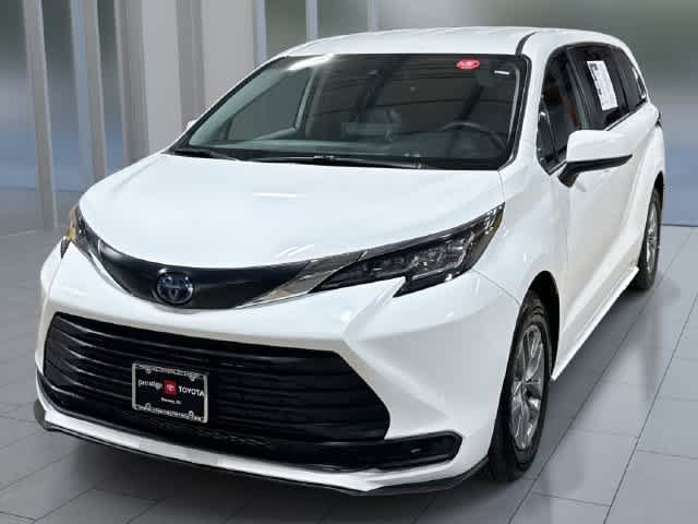 2022 Toyota Sienna LE