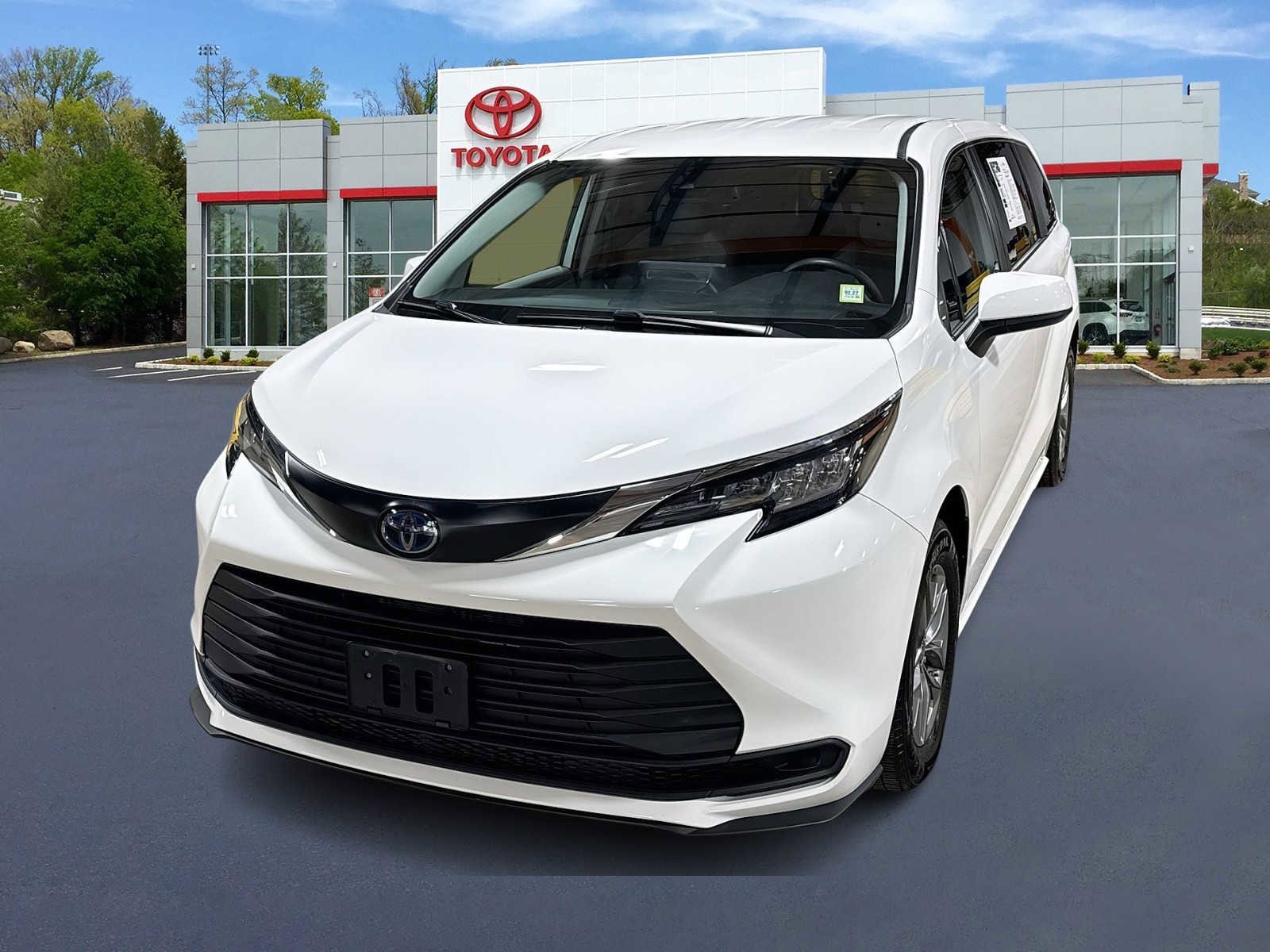 Thumbnail: 2023 Toyota Sienna - 1