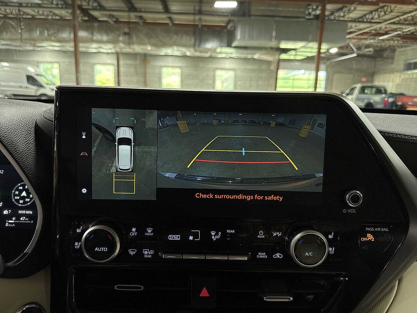 Thumbnail: 2023 Toyota Highlander - 25