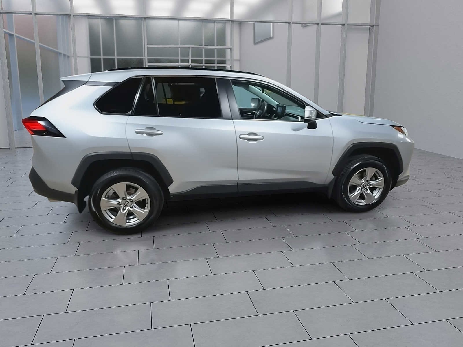 Thumbnail: 2022 Toyota RAV4 - 9