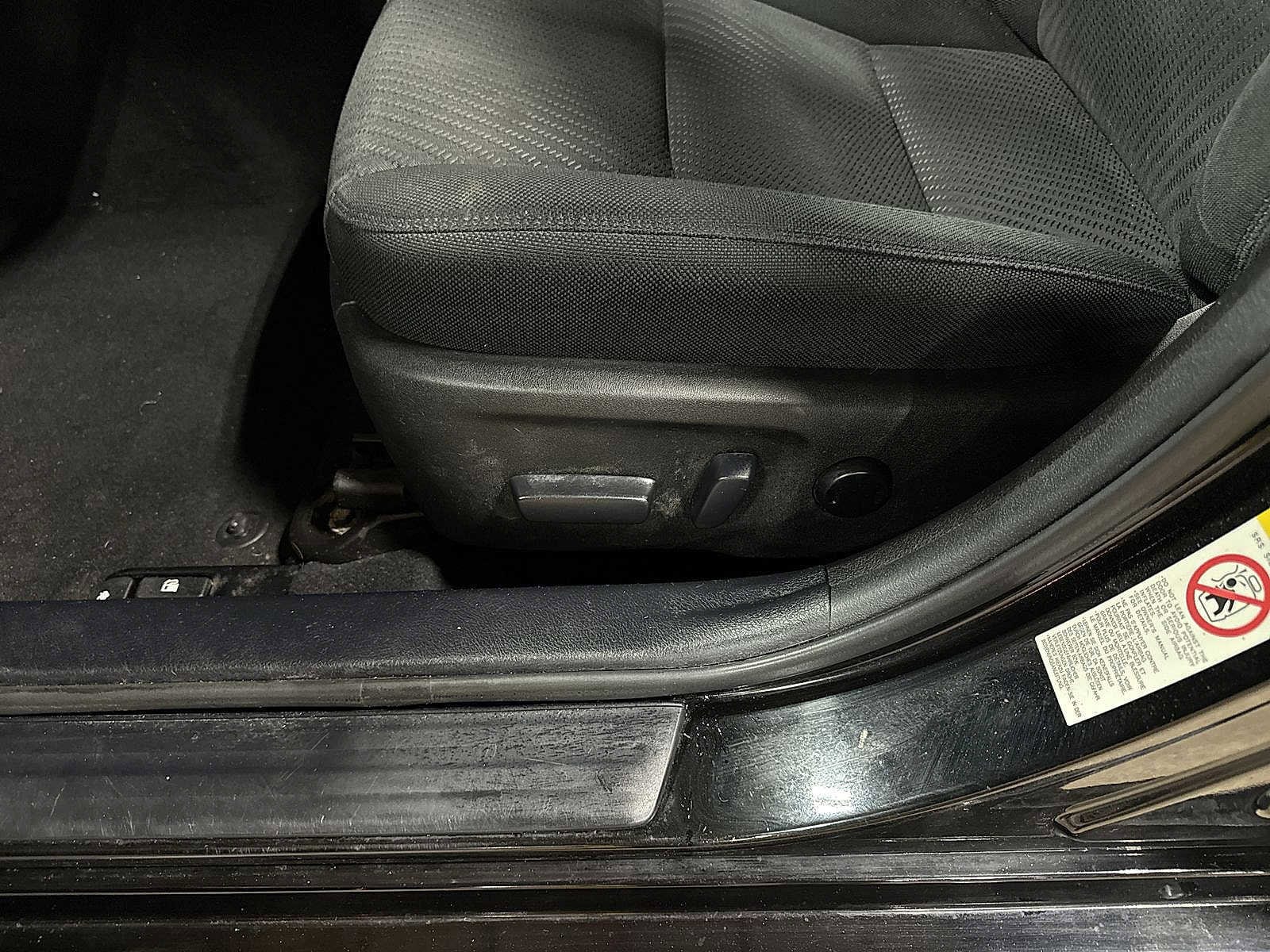 Thumbnail: 2015 Toyota Camry - 23
