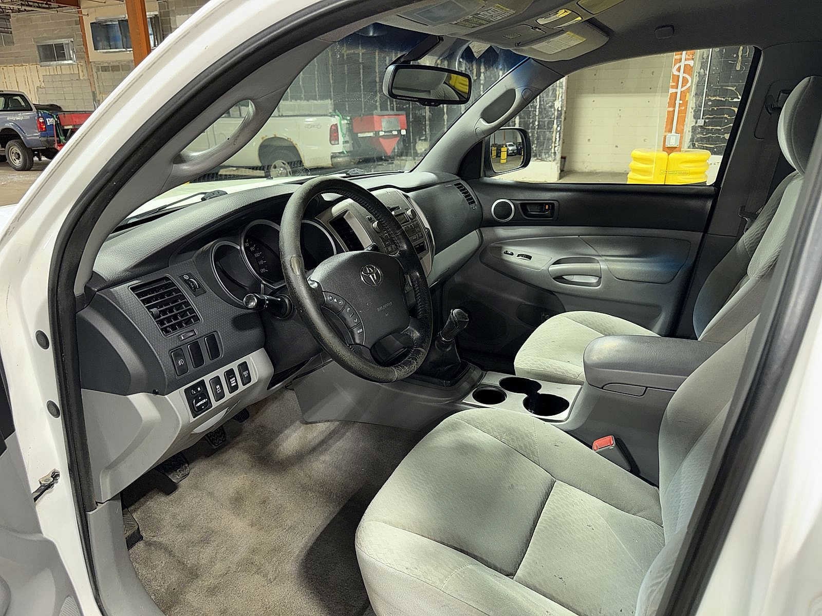 Thumbnail: 2010 Toyota Tacoma - 27