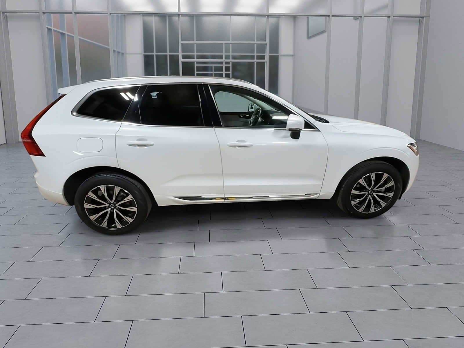 Thumbnail: 2023 Volvo XC60 - 9