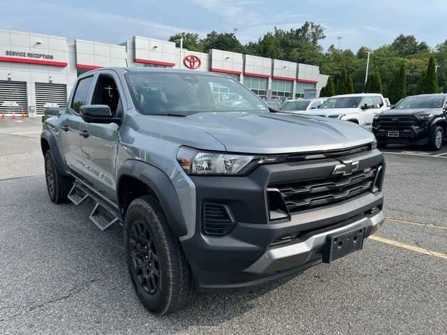 Thumbnail: 2023 Chevrolet Colorado - 3