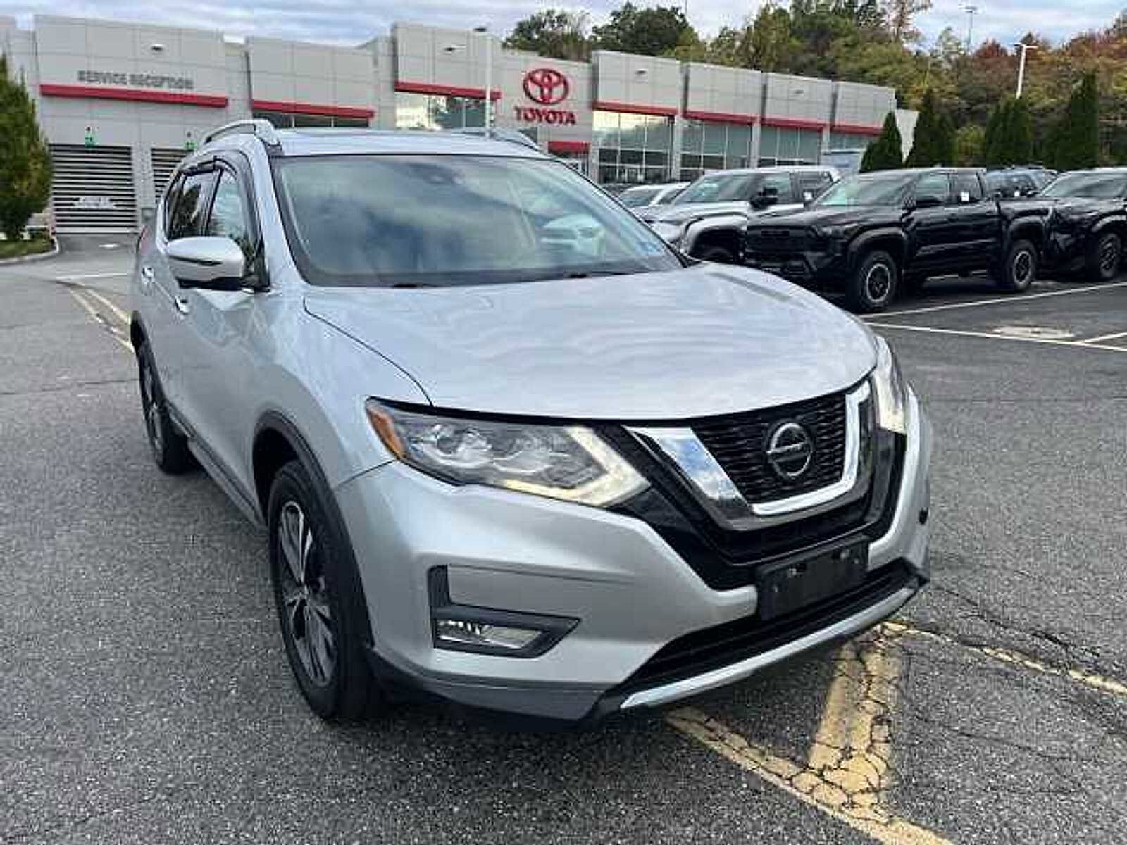 2018 Nissan Rogue SL photo 3