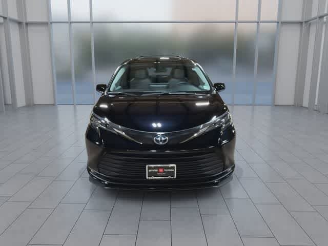 Thumbnail: 2025 Toyota Sienna - 3
