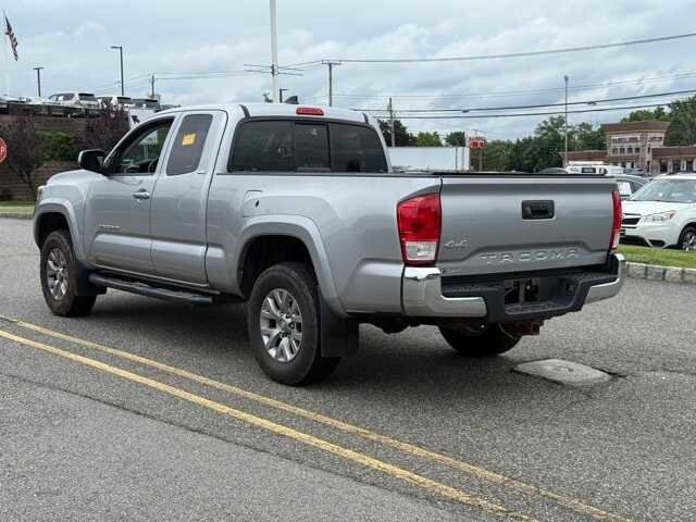 Thumbnail: 2017 Toyota Tacoma - 6